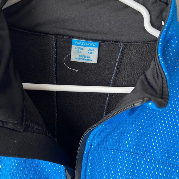 Running/performance jacket - Picture 2 of 3